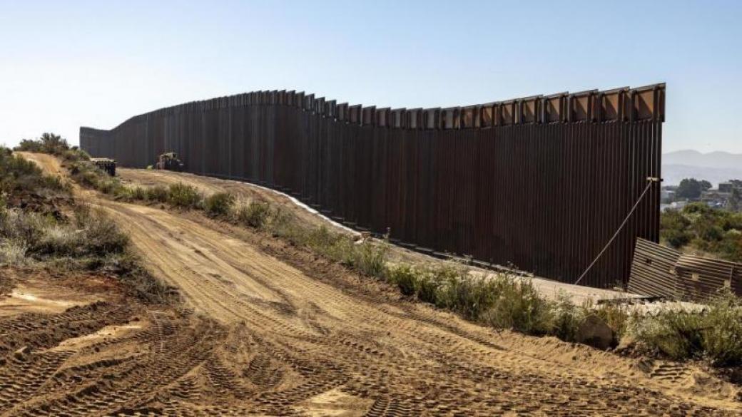 Пентагонът повече няма да финансира строежа на стената с Мексико