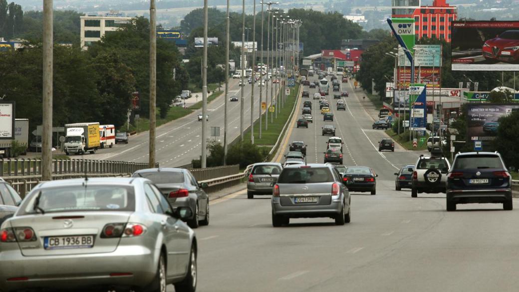Близо половин милион коли са напуснали София за Великден