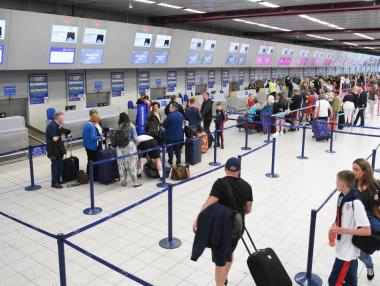 ЕК готви разхлабване на мерките, за да съживи туризма