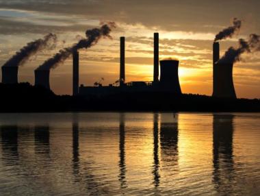 Рекордно скъпите въглеродни емисии пълнят европейските бюджети