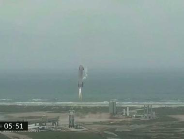 За първи път SpaceX приземи успешно прототипа на ракетата за Марс (видео)