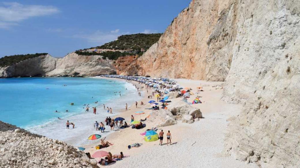 Гърция разрешава достъпа до плажовете по-рано от очакваното