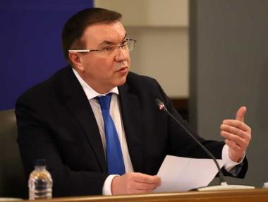 Здравният министър разхлабва още мерки