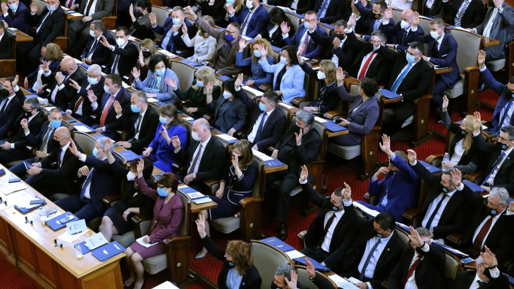 Депутатите обсъждат удължаване на добавките от 50 лв. към пенсиите