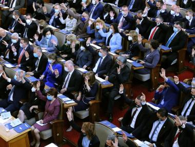 Депутатите обсъждат удължаване на добавките от 50 лв. към пенсиите