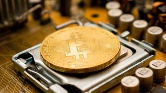 Новата криптовалута, обещаваща да реши големия проблем на биткойн