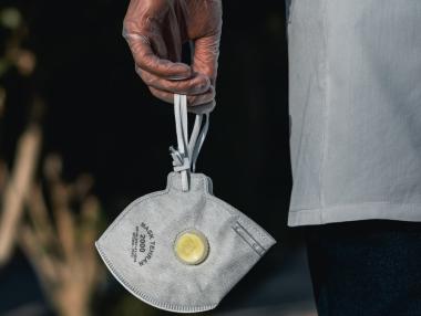 Третата вълна на пандемията си отива