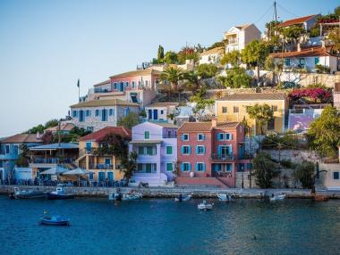 Гърция отпуска противоепидемичните мерки