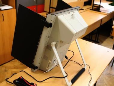 Държавата трябва да купи още няколкостотин машини за вота на 11 юли