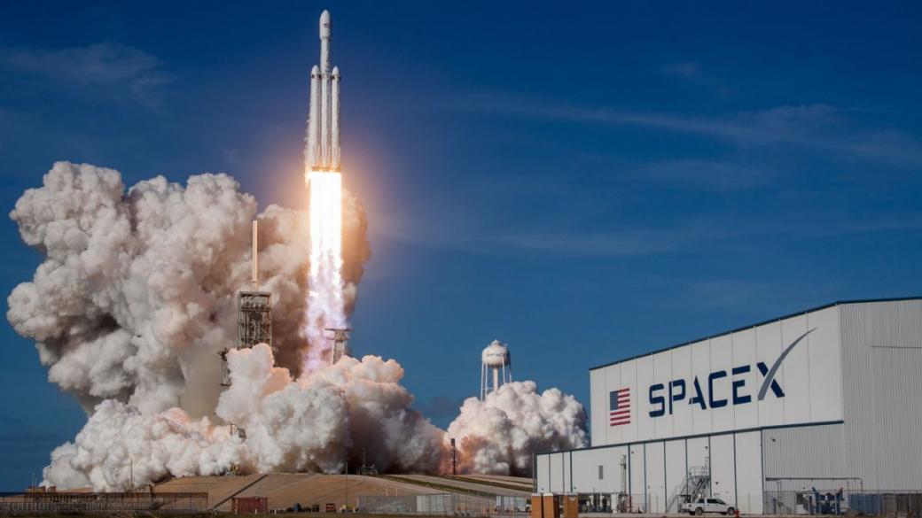 SpaceX ще изпълни мисия до Луната, финансирана изцяло с доуджкойни