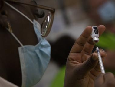 Италианка получи 6 дози на Pfizer по погрешка