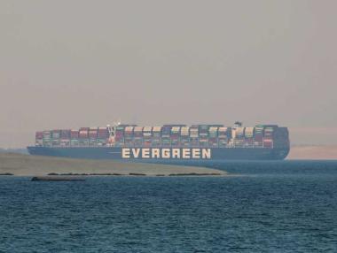 Огромният Ever Given остава „под арест“ въпреки отстъпката на Египет