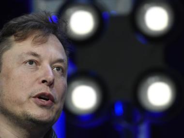 Биткойн се срина след отказа на Tesla да го използва