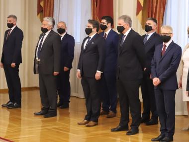 Служебното правителство продължава всички мерки