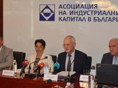 Васил Велев: Антикризисните мерки са нож с две остриета