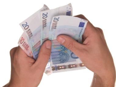 Годината стартира с ръст на средната работна заплата