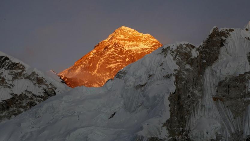 Китай забрани изкачването на Еверест заради коронавируса