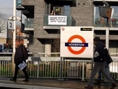 Великобритания държи граждани на ЕС в центрове за мигранти