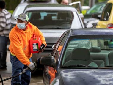 Кризата с горивата в САЩ утихва, а петролът поевтиня