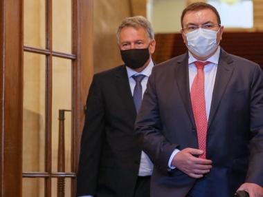 Някои секции са получили предпазните средства чак след изборите