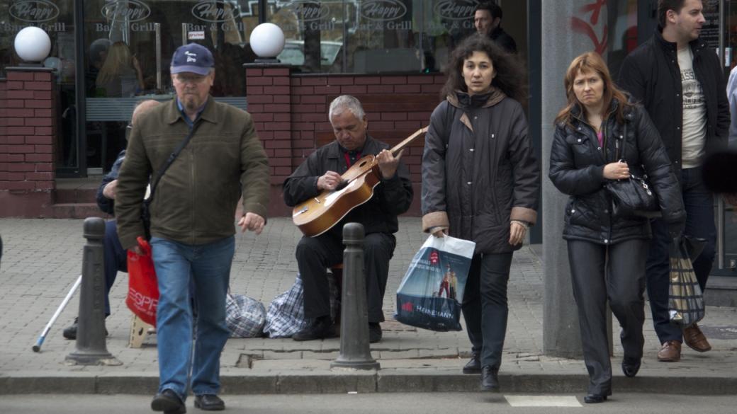 Разходите на българите растат по-бързо от доходите