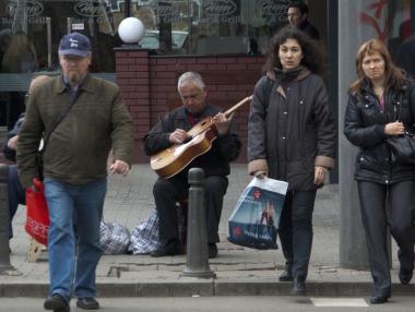 Разходите на българите растат по-бързо от доходите