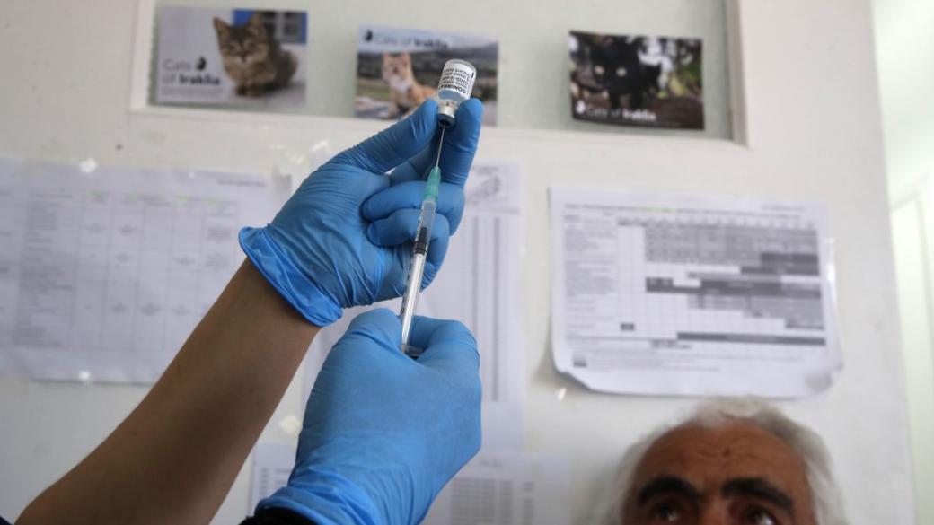Гърция задължи част от администрацията да се ваксинира