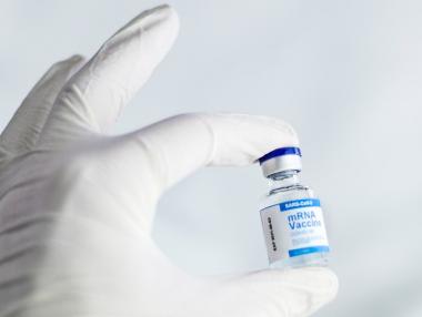 Ваксините на Pfizer и AstraZeneca са ефективни срещу индийския вариант