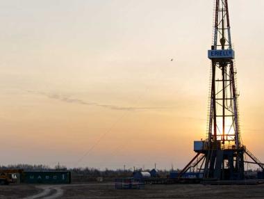 Петролът поевтиня от страх, че Иран ще наводни пазара