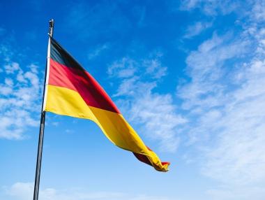 Германия започва да ваксинира и юноши