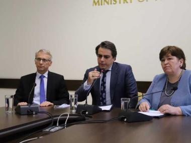 Държавата ще спасява туризма с олинклузив ваучери за учители и ученици