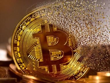 Японски „обстрел“ потопи още биткойн