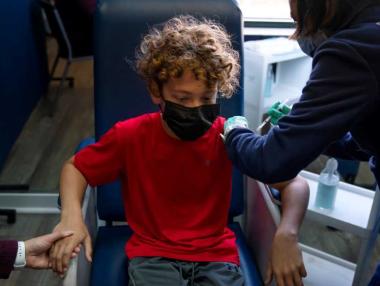 ЕС одобри ваксината на Pfizer и за юноши