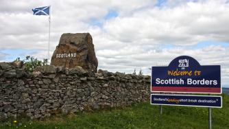 Хиляди европейци може да останат без статут за уседналост в Шотландия