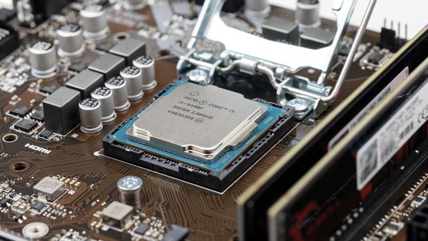 Intel очаква недостигът на чипове да продължи няколко години
