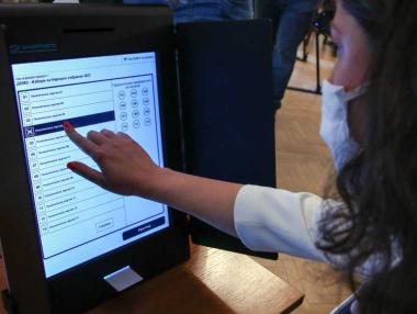 Държавата купува 1500 допълнителни машини за изборите на 11 юли