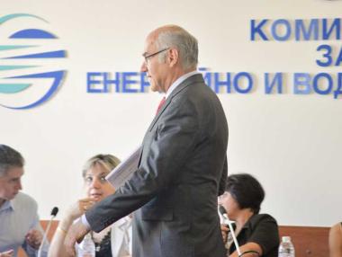 КЕВР обсъжда предложението за поскъпване на парното и тока