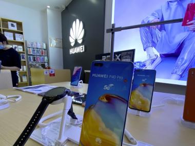 Huawei копира хватката на Apple, за да конкурира Android