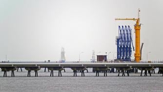 Петролът достигна двугодишен връх след срещата на ОПЕК+