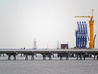 Петролът достигна двугодишен връх след срещата на ОПЕК+