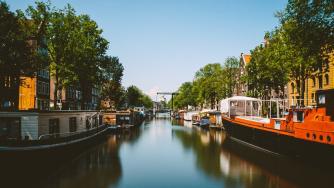 Българите вече влизат в Нидерландия без тест и карантина