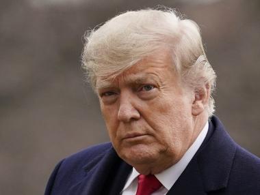 Facebook спира профилите на Тръмп за 2 години