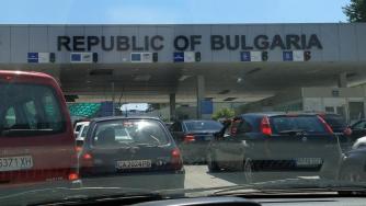 Гръцките хотелиери критикуват властите за опашките на „Кулата“