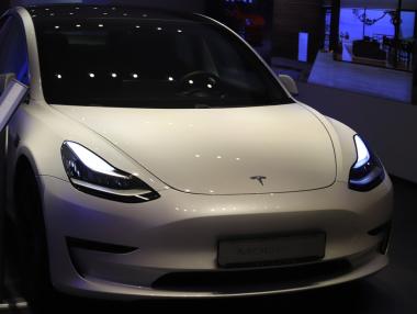 Tesla се отказа от най-скъпата си и мощна кола