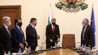 Янев: Държавните фирми спират да работят със санкционирани по „Магнитски“