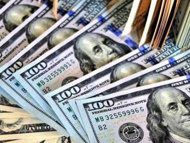 Слабият долар отново повиши цената на златото