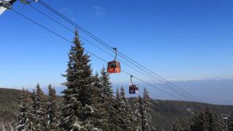 Предизборните харчове и зимният сезон ограничиха спада на икономиката