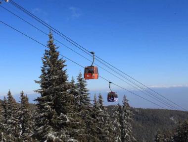 Предизборните харчове и зимният сезон ограничиха спада на икономиката