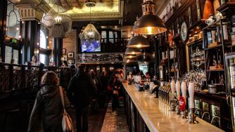 Потребителските настроения във Великобритания достигат 5-годишен връх