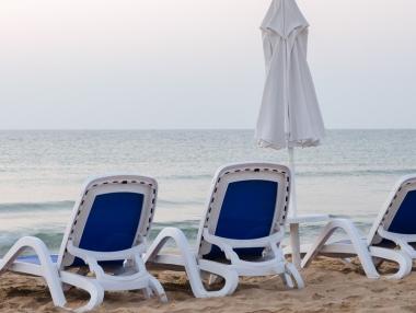 Чадърите и шезлонгите ще са безплатни на 13 плажа